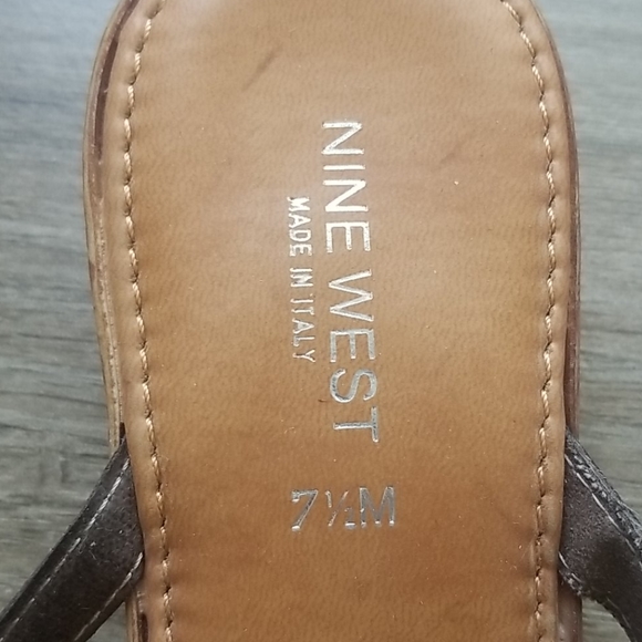 EUC Italian leather flip flops - Picture 3 of 7